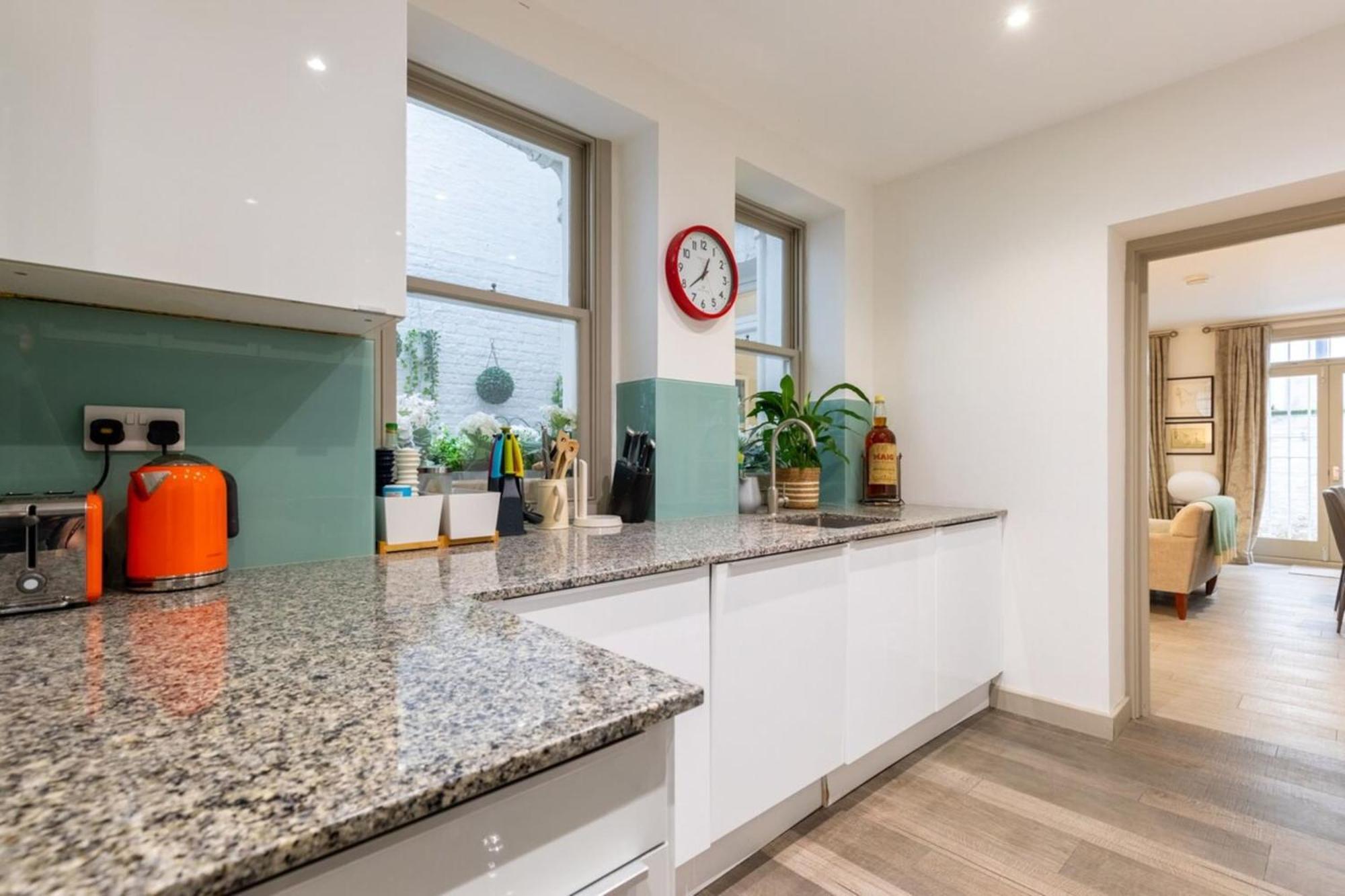 Apartment Elegant 2bd Flat 5 Mins To Kensington Gardens!