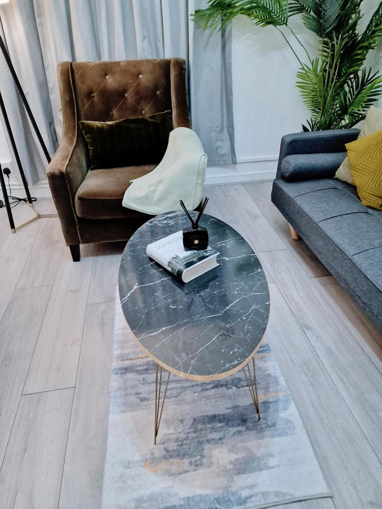 1 Bedroom Flat *