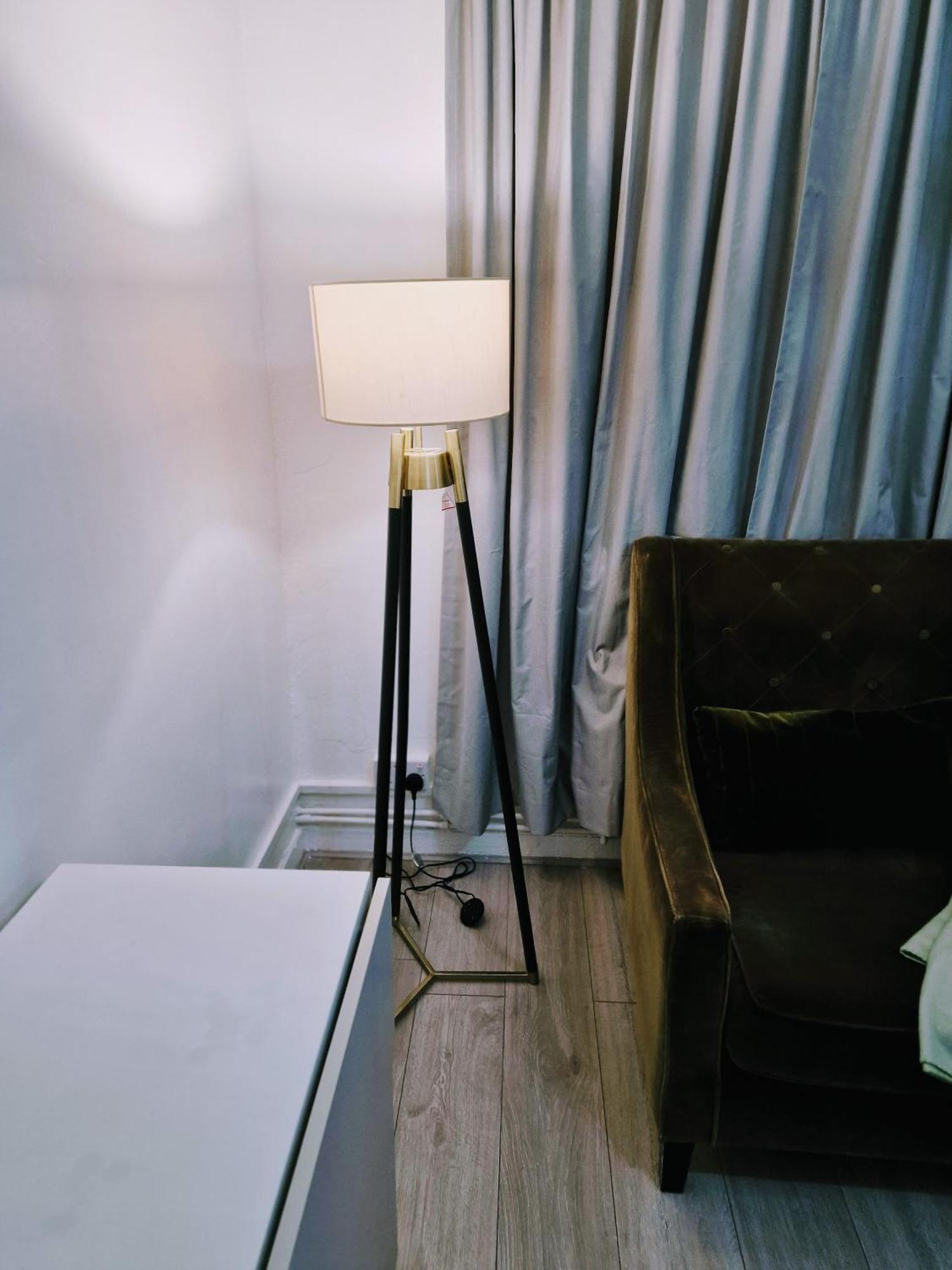 1 Bedroom Flat *