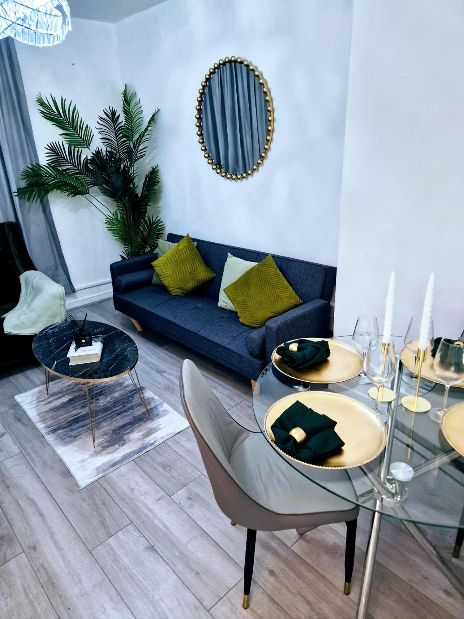 1 Bedroom Flat *