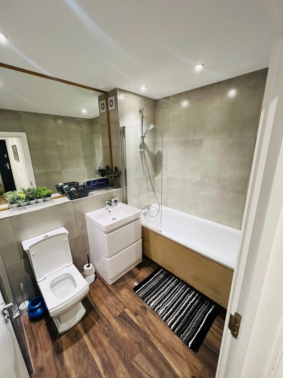 Luxury Near Centre, Near Train Station, E1 Appartement