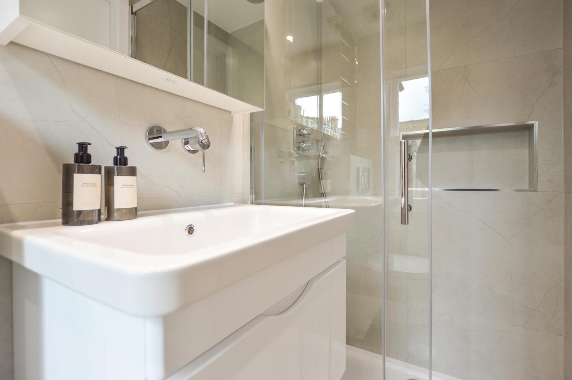 Split Level At West Hampstead By Concept Leilighet