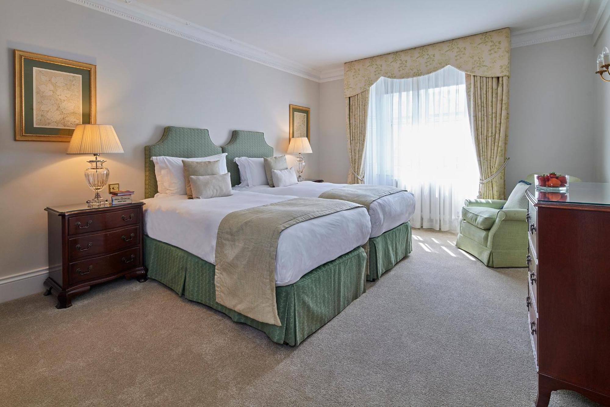 Cheval Hyde Park Gate Apartment *