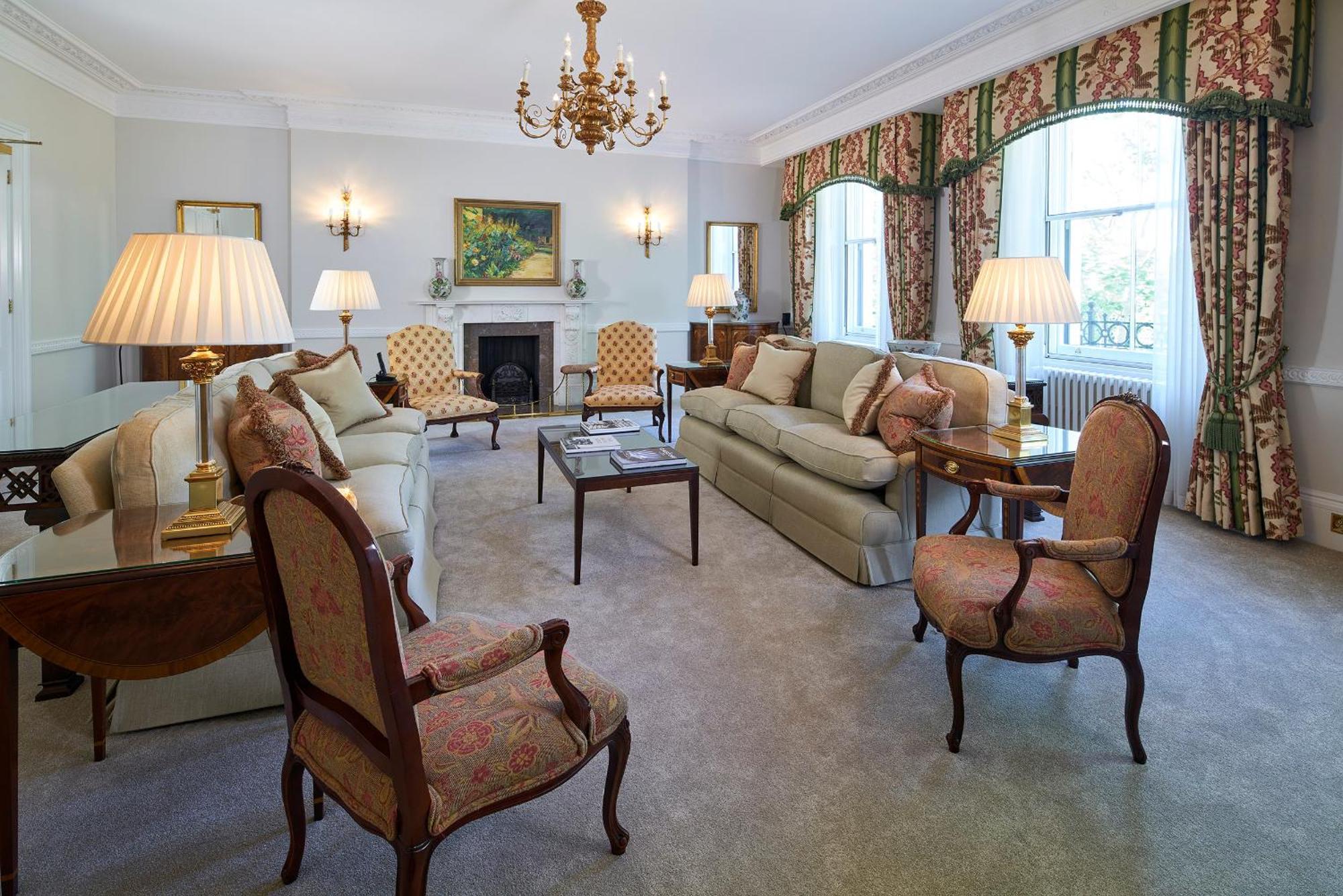 Cheval Hyde Park Gate Apartment *