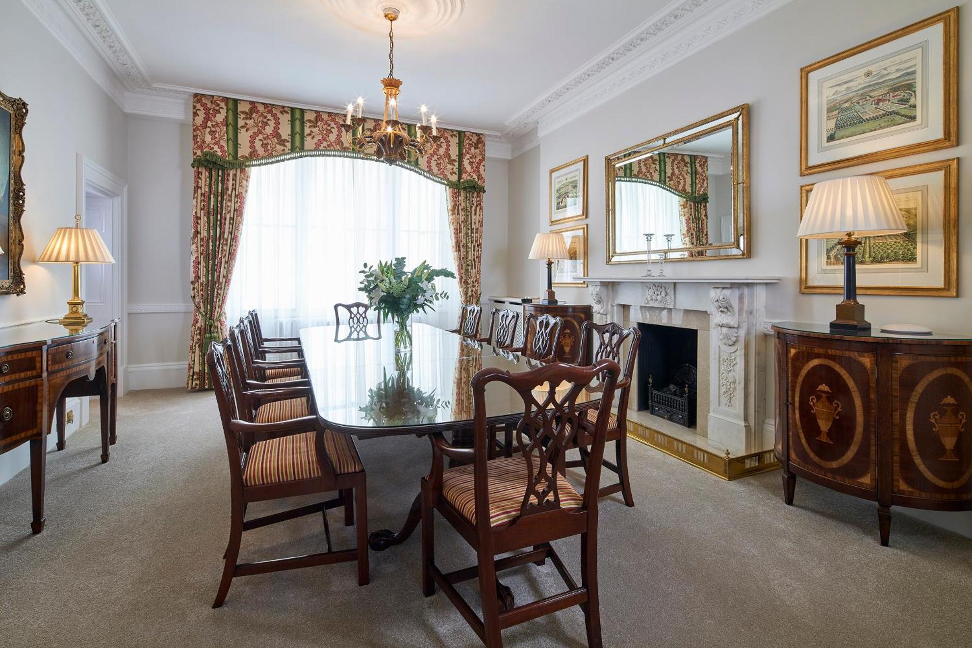 Cheval Hyde Park Gate Apartment