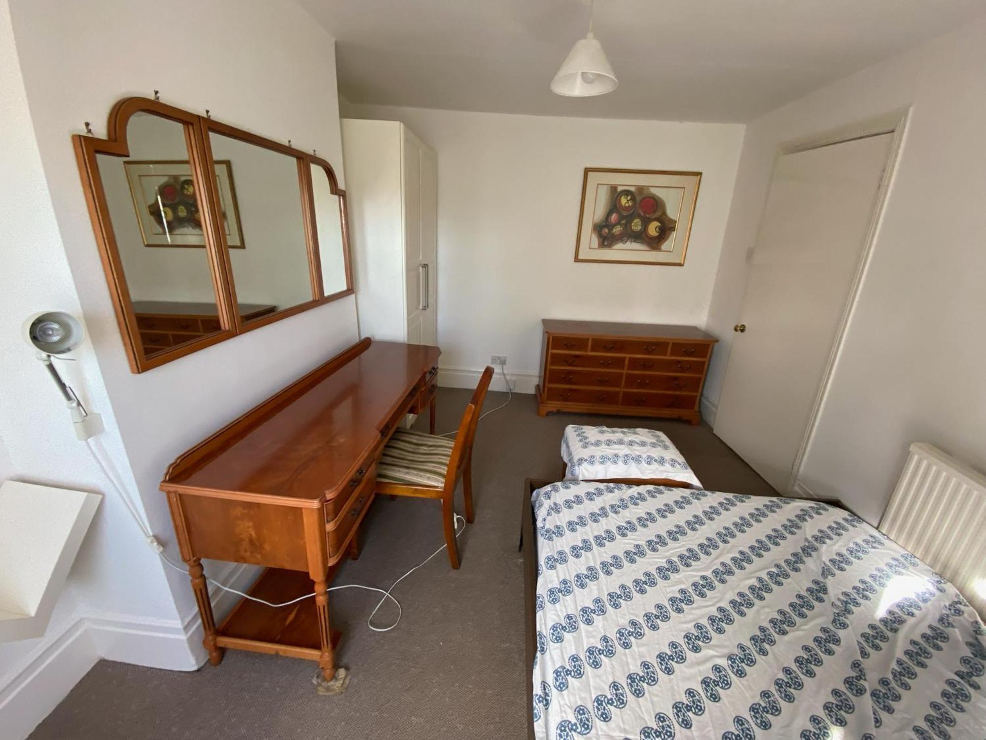 Apartment 3 Bedroom Top Floor Kensington