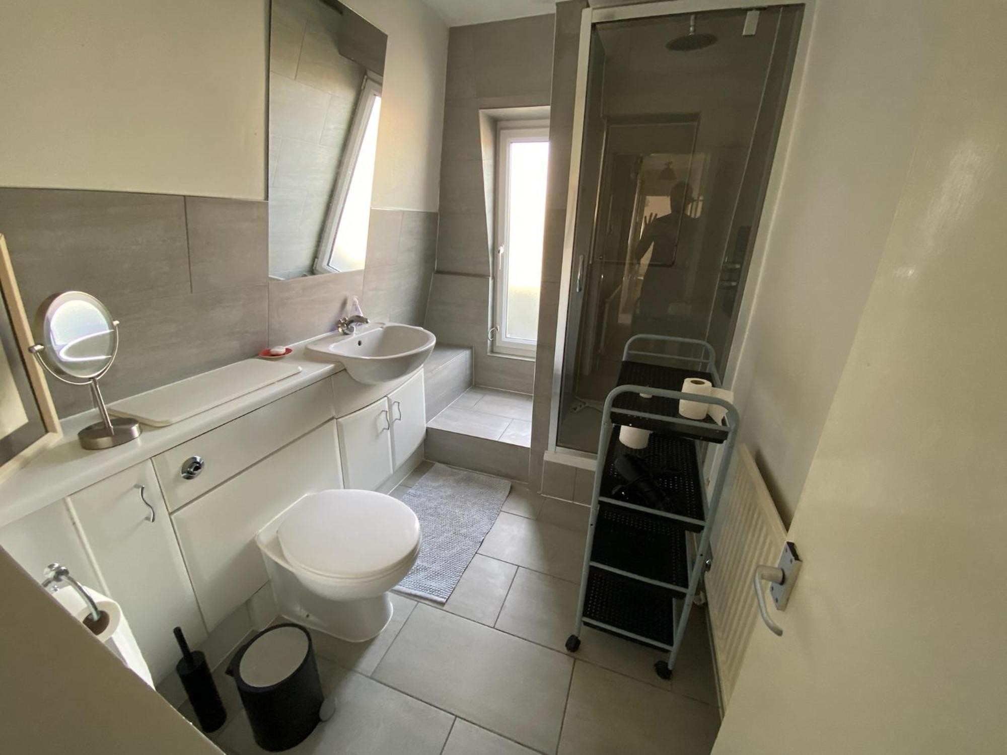 3 Bedroom Top Floor Kensington Apartment London