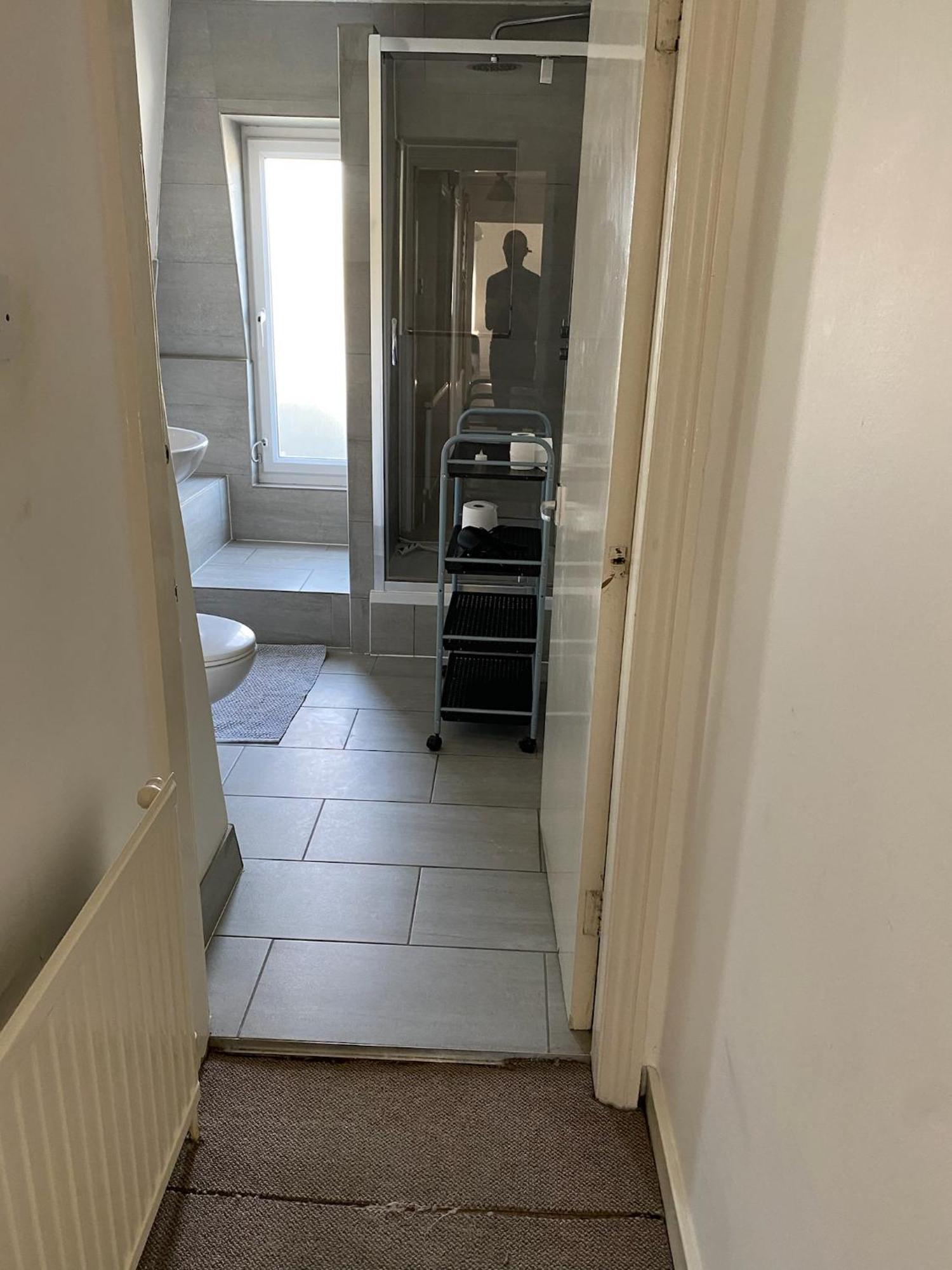 3 Bedroom Top Floor Kensington Apartment *
