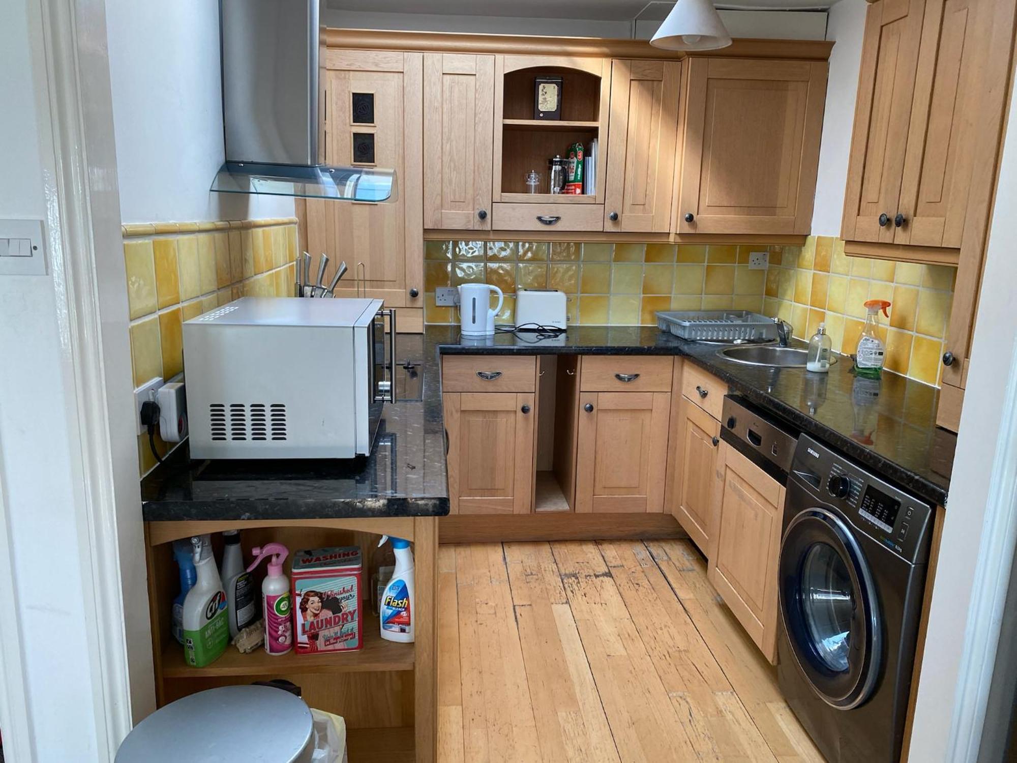 Apartment 3 Bedroom Top Floor Kensington *
