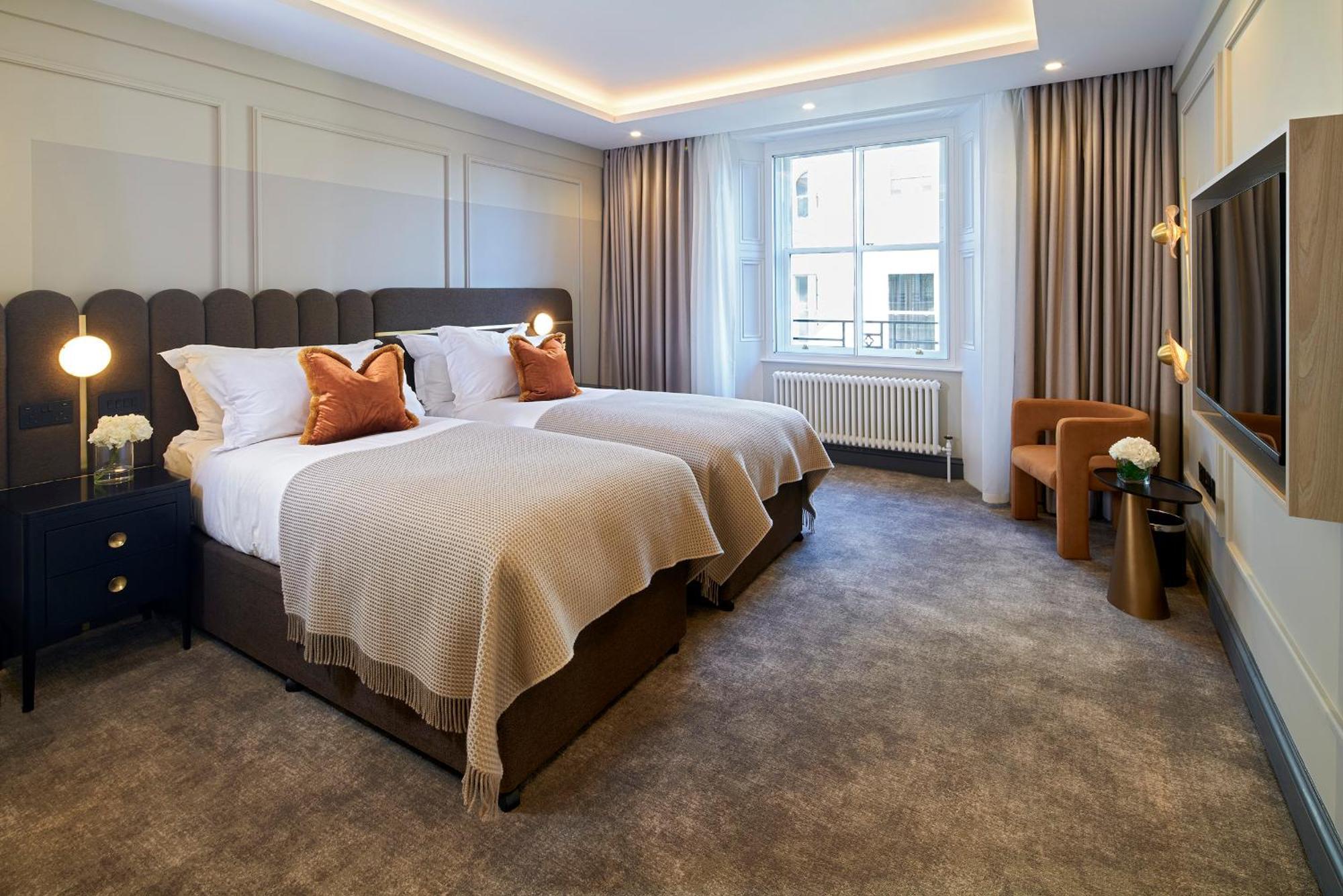 Cheval Hyde Park Gate Apartment *