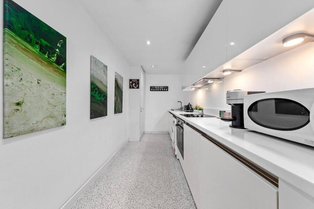 3 Bedroom In Haymarket Sleep 10 Hy2 *
