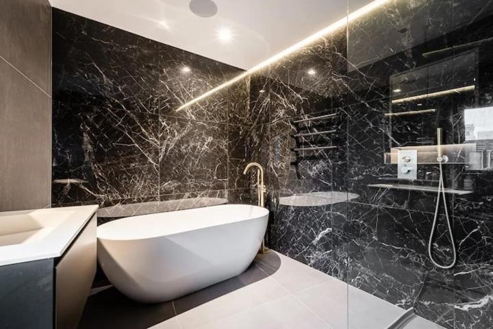 3 Bed 2 Bath Penthouse Hoxton Square With Terrace Apartment *