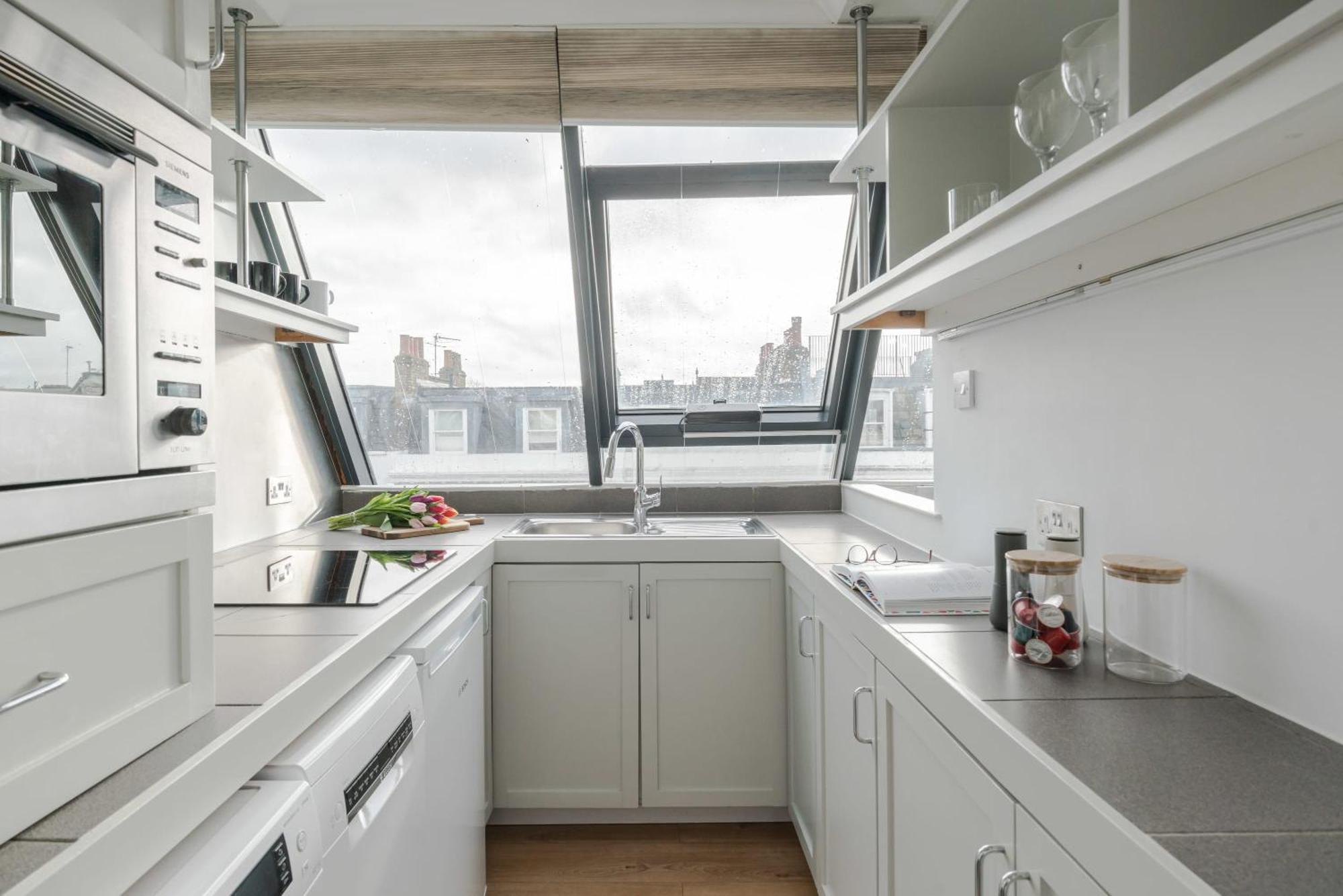 Light-filled Primrose Hill Rooftop Retreat *