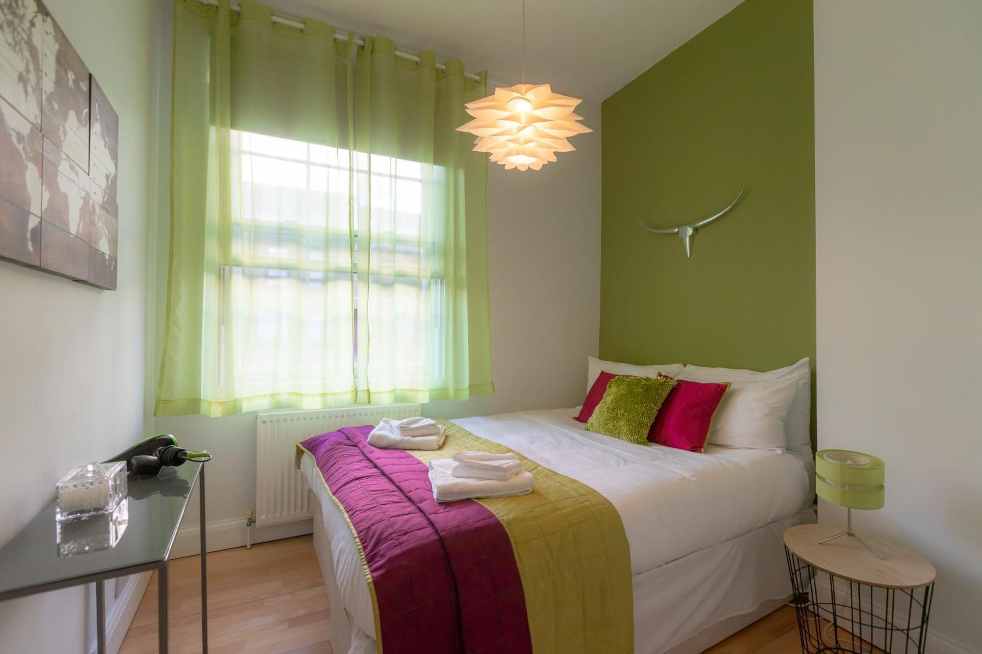 The Zenscape - Chic 2 Bedroom In Covent Garden L Sleeps 6 With Sofa Bed L Prime Location Free Wifi L Perfect For Business & Leisure Travelers L 15percent Off Weekly & 20percent Off Monthly Stays! *
