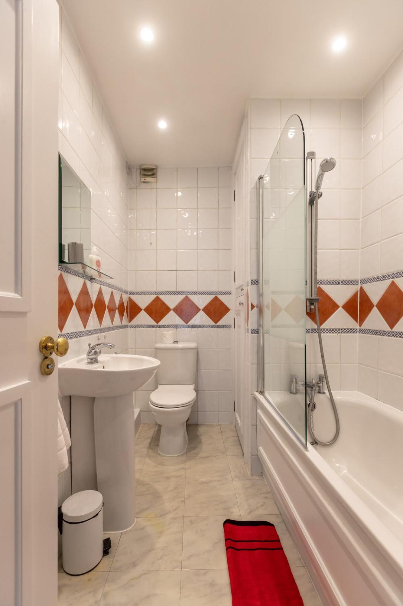 Apartment The Zenscape - Chic 2 Bedroom In Covent Garden L Sleeps 6 With Sofa Bed L Prime Location Free Wifi L Perfect For Business & Leisure Travelers L 15percent Off Weekly & 20percent Off Monthly Stays! *