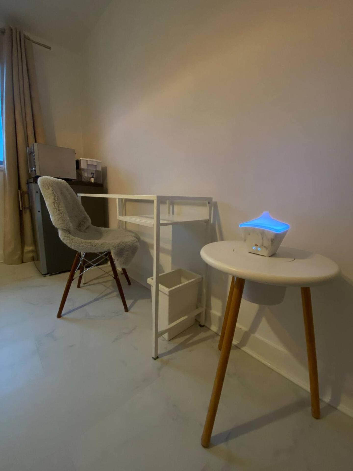 Xl Bright Room+parking+fridge+micro - 20min Bridge - 3 Min Walk To Train/bus Station London