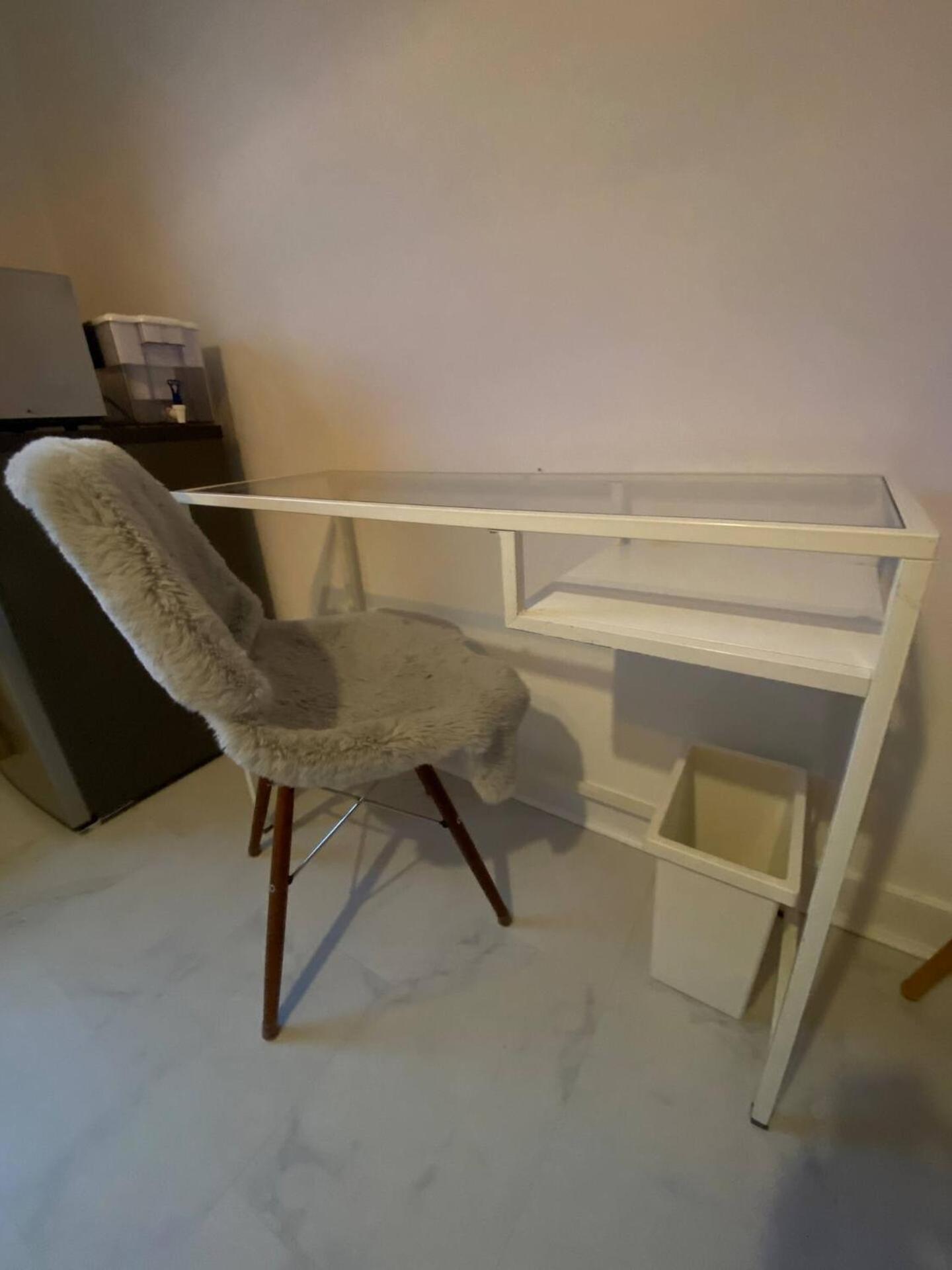 Xl Bright Room+parking+fridge+micro - 20min Bridge - 3 Min Walk To Train/bus Station Homestay London