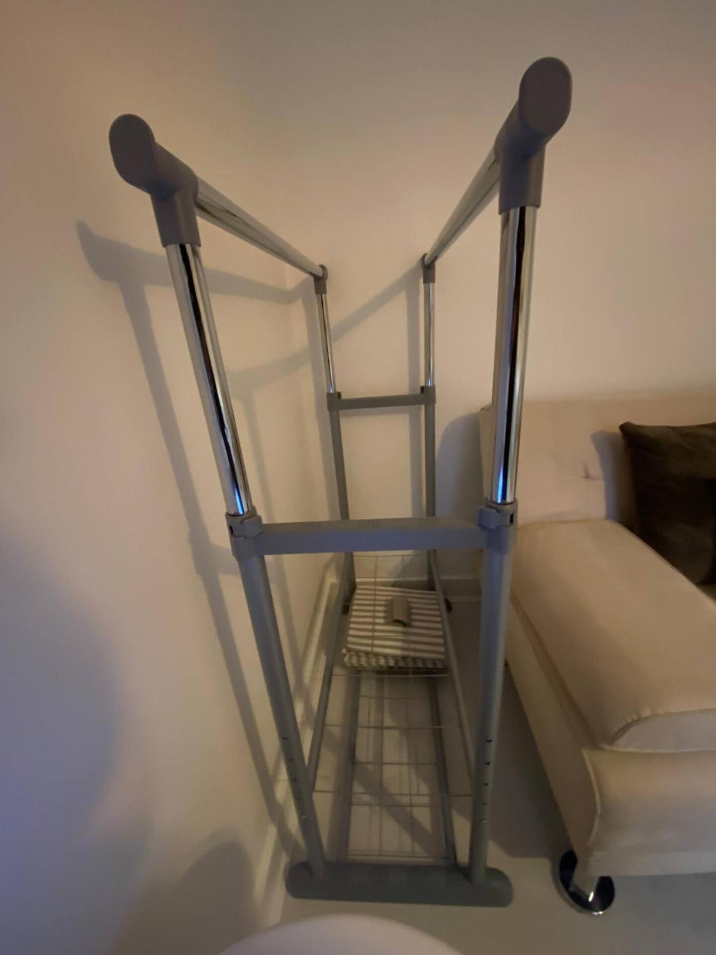 Xl Bright Room+parking+fridge+micro - 20min Bridge - 3 Min Walk To Train/bus Station Homestay