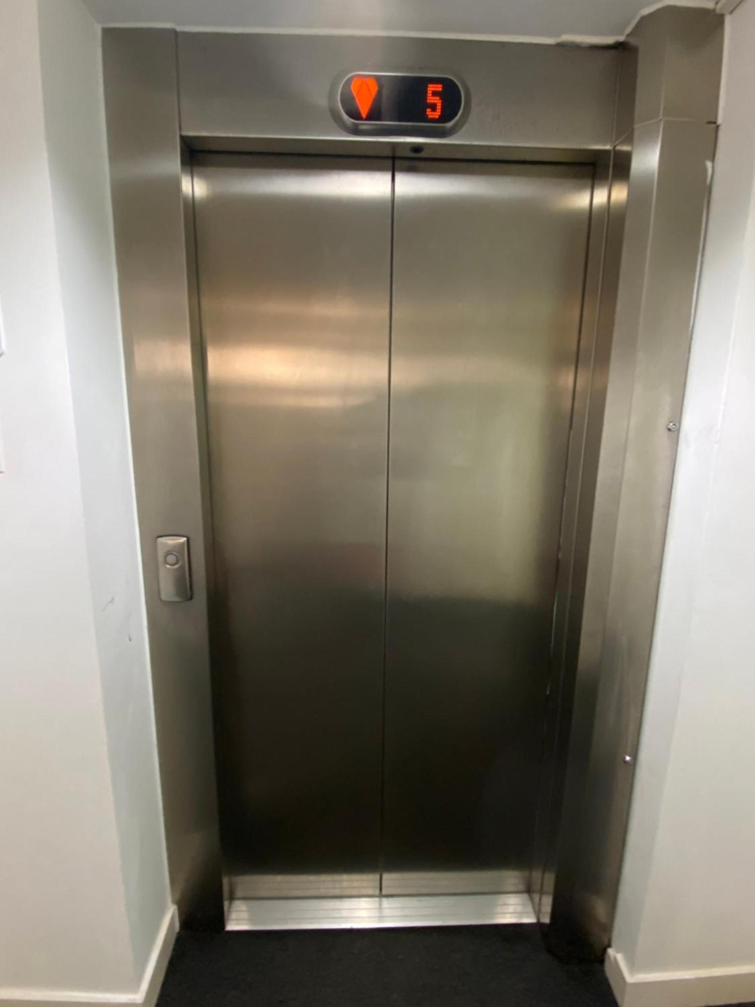 Xl Bright Room+parking+fridge+micro - 20min Bridge - 3 Min Walk To Train/bus Station Homestay