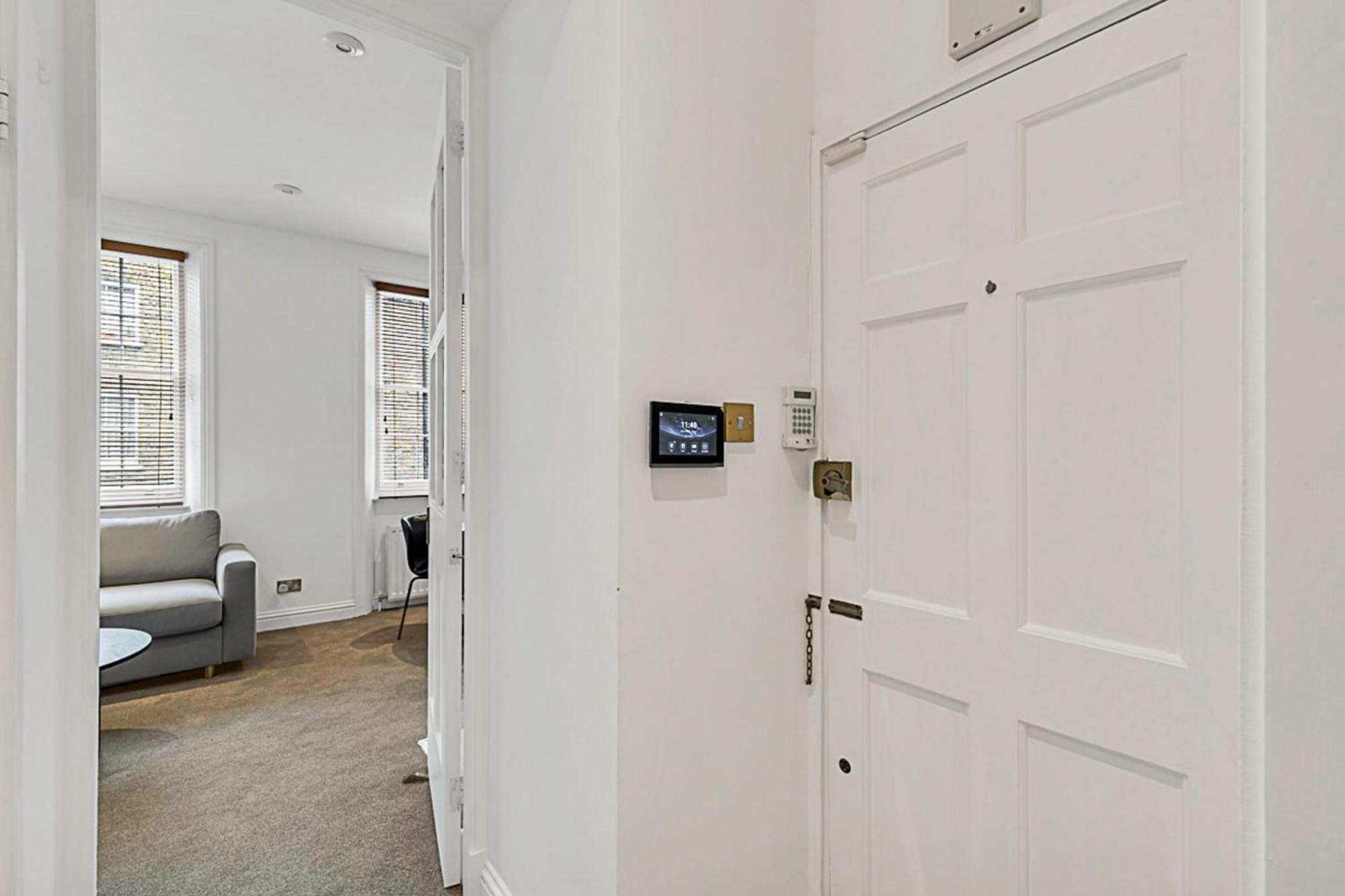 A One-bedroom Situated In * Londen