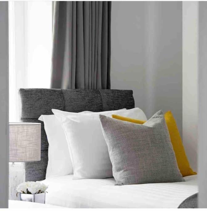 Luxury 3 Bedroom In City Apartment
