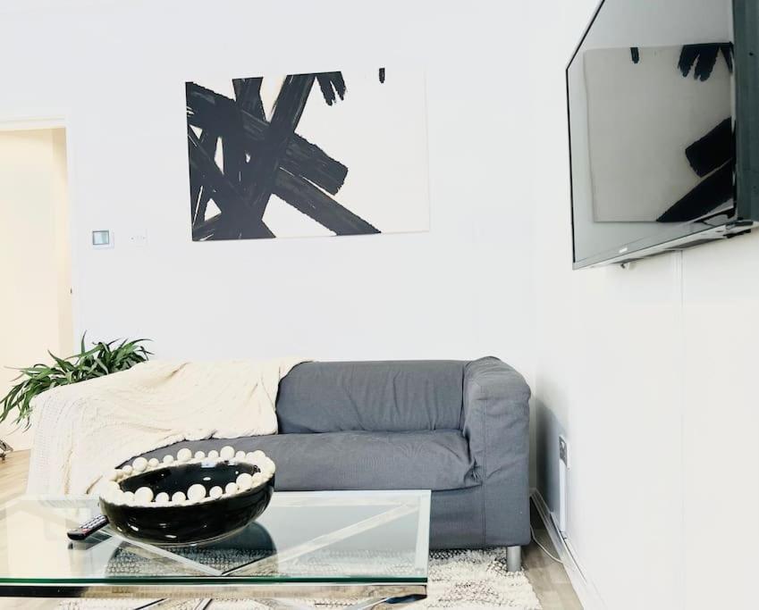 2 Bed Apartment- Finsbury Park Station C Apartment London
