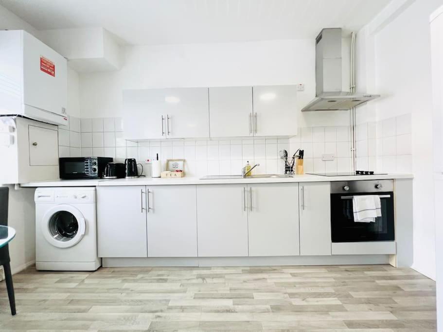 2 Bed Apartment- Finsbury Park Station C *