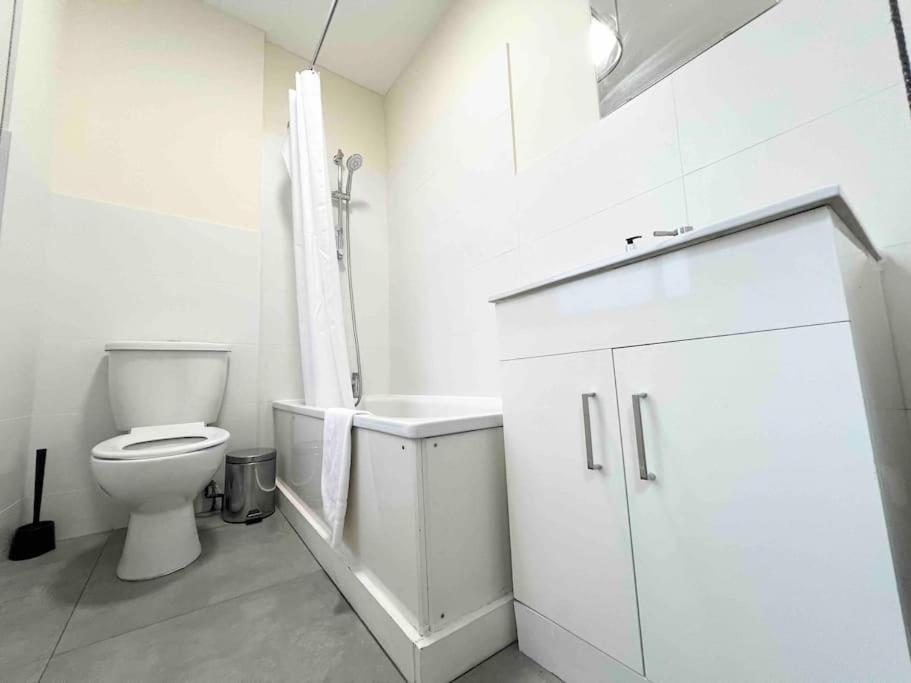 4 Bed Apartment- Archway Station Appartement Londen