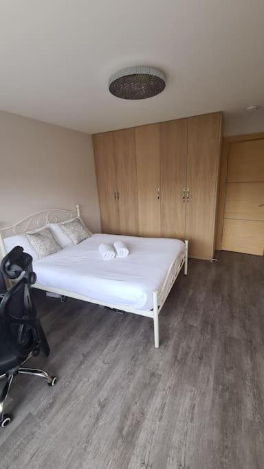 New! Brand New Beautiful Modern * Londen