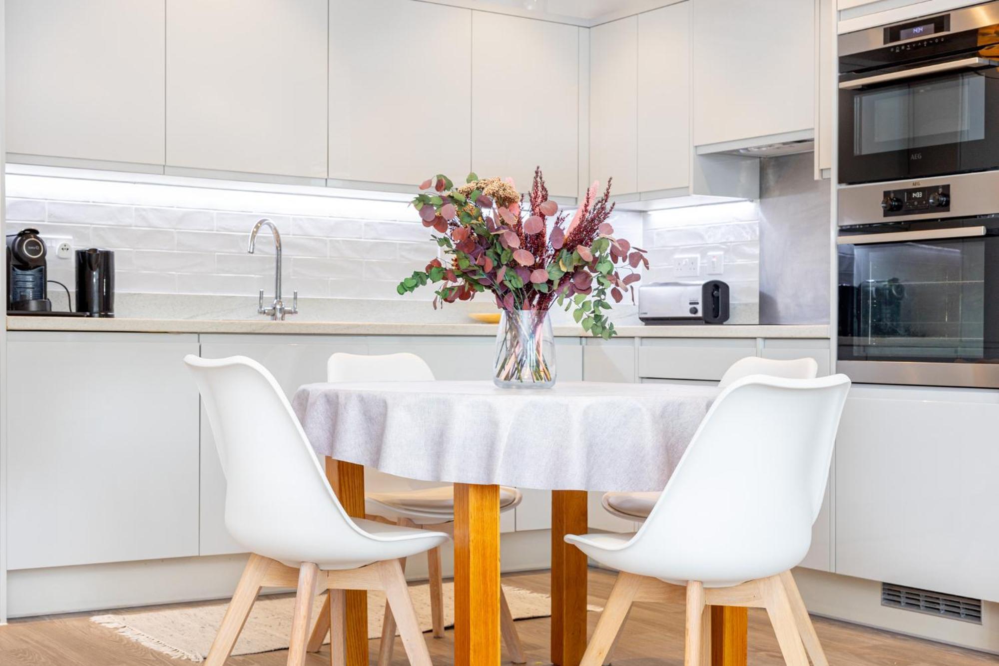 Apartment Modern New 2br Wviews & Balcony In Wandsworth London