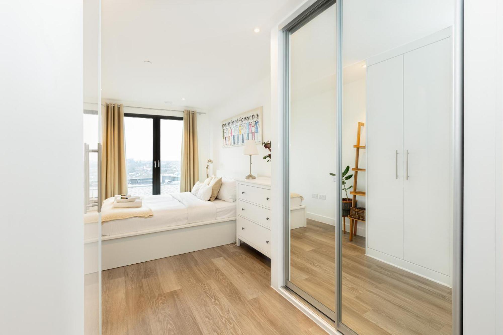 Apartment Modern New 2br Wviews & Balcony In Wandsworth *