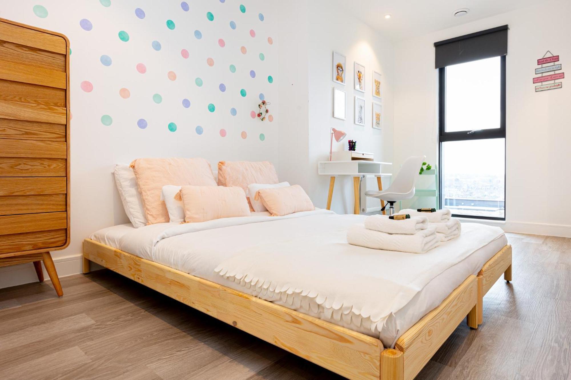 Modern New 2br Wviews & Balcony In Wandsworth London