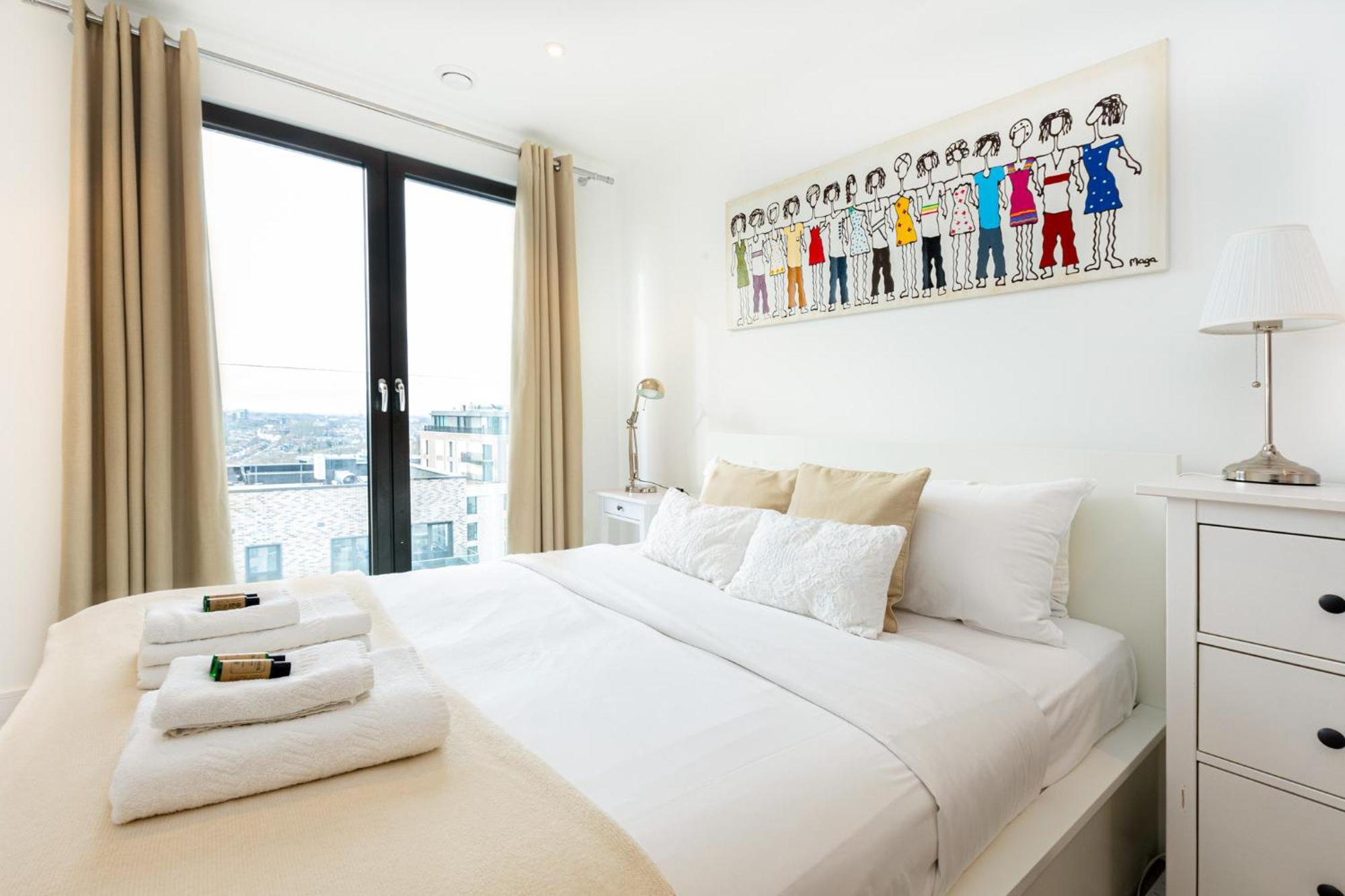 Modern New 2br Wviews & Balcony In Wandsworth *