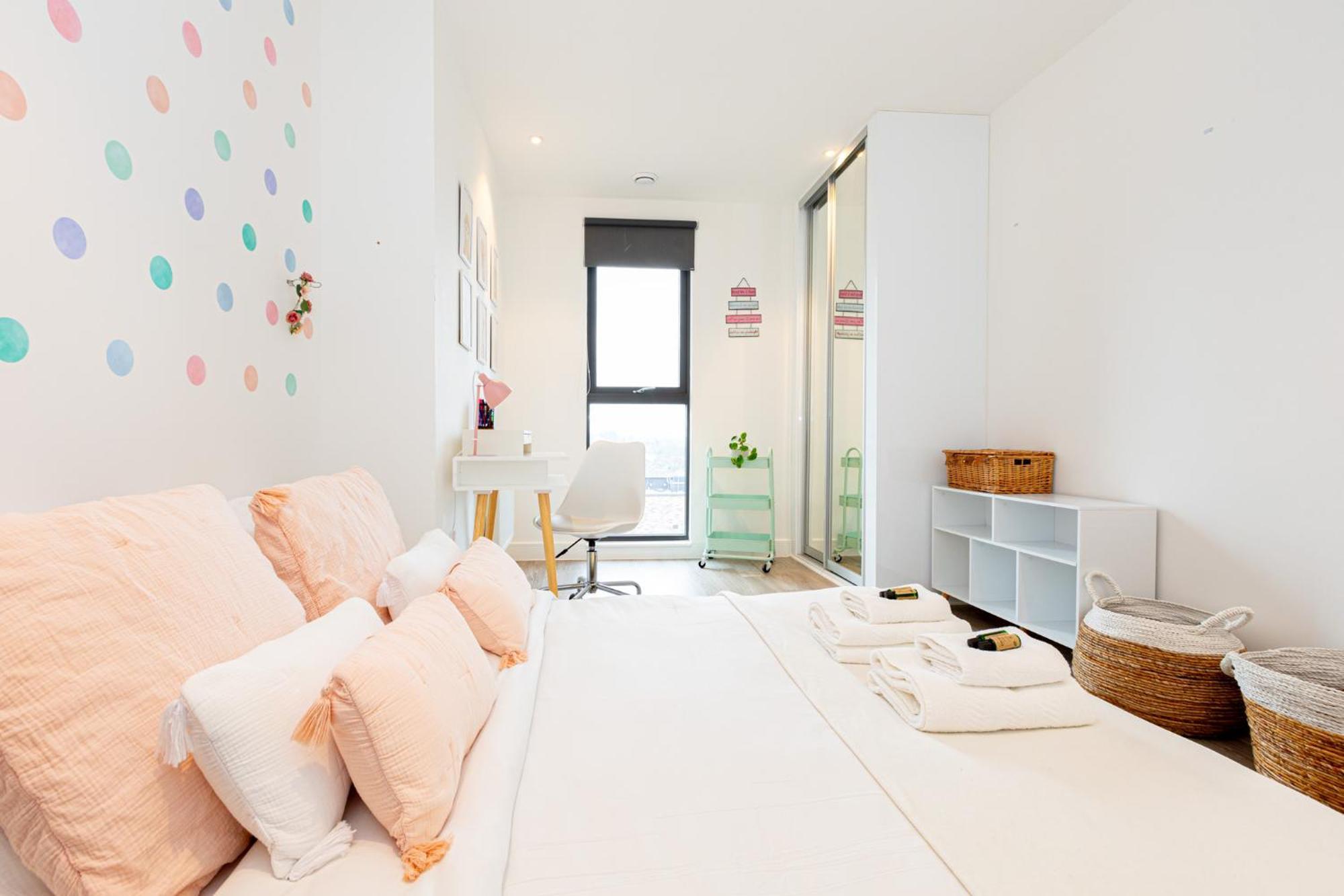 Apartment Modern New 2br Wviews & Balcony In Wandsworth