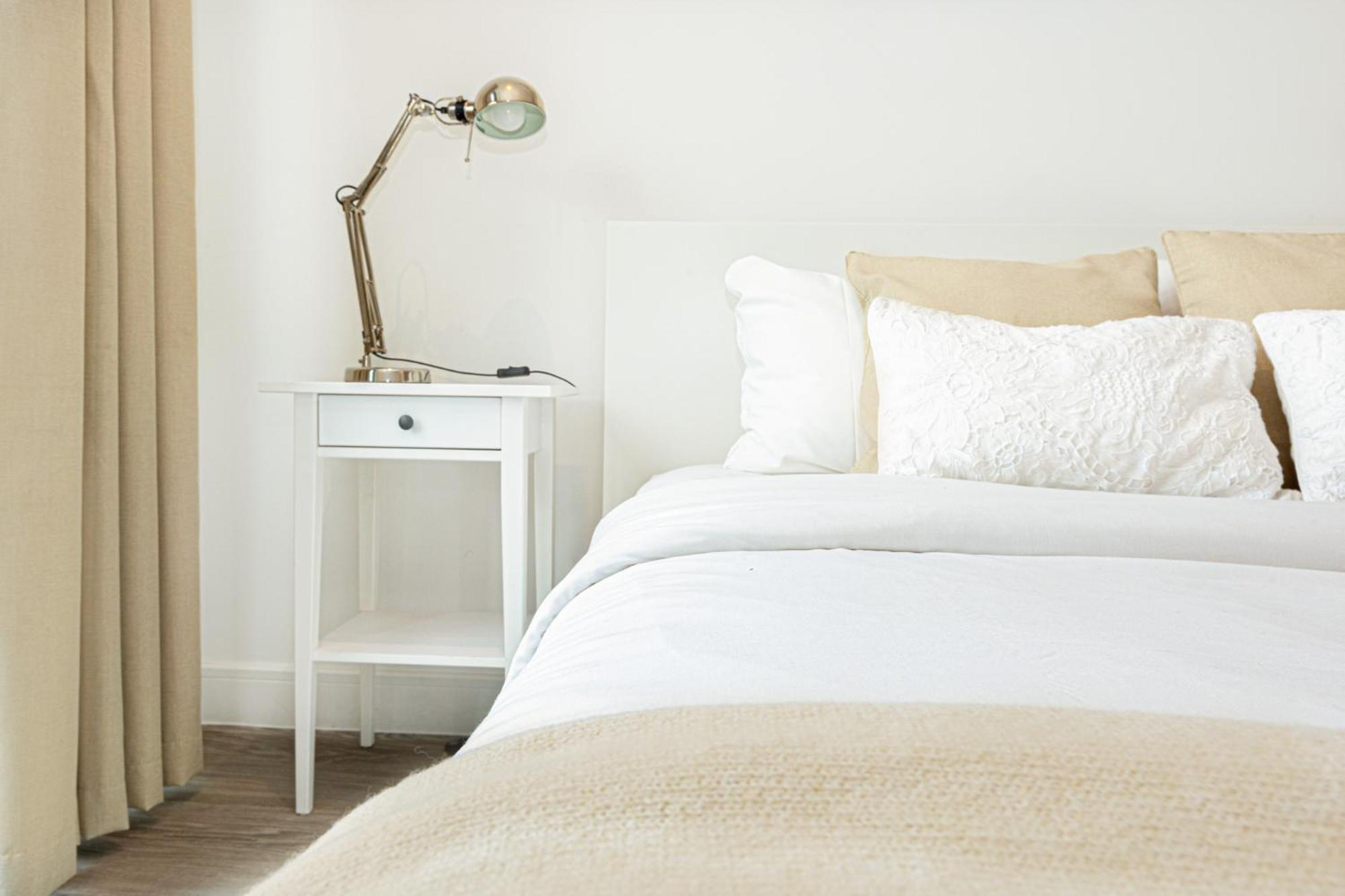 Modern New 2br Wviews & Balcony In Wandsworth Apartment