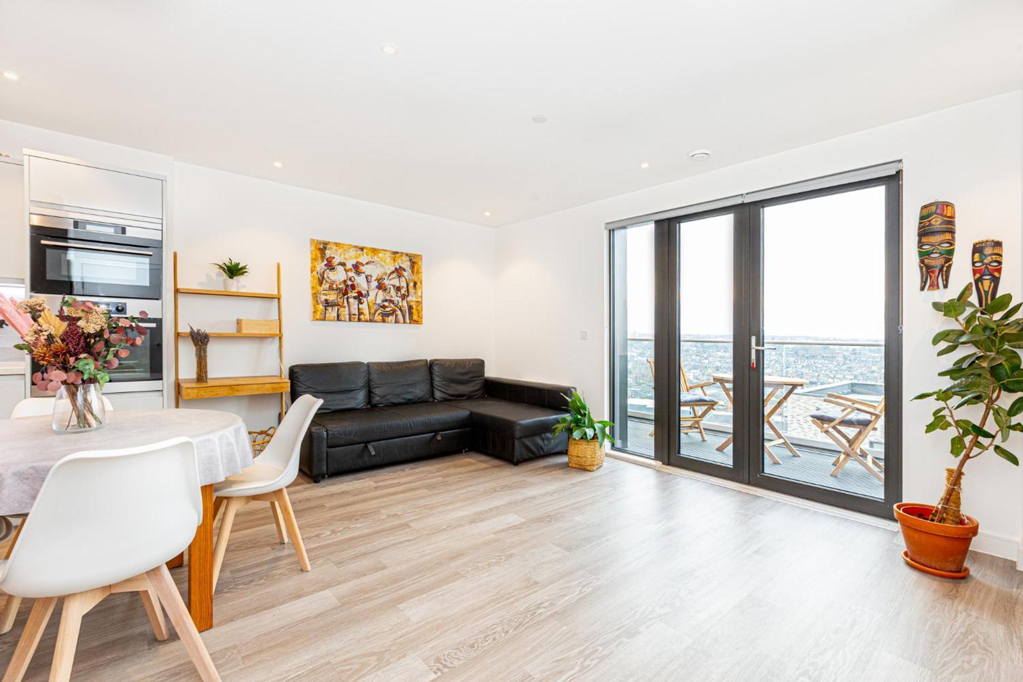 Modern New 2br Wviews & Balcony In Wandsworth London
