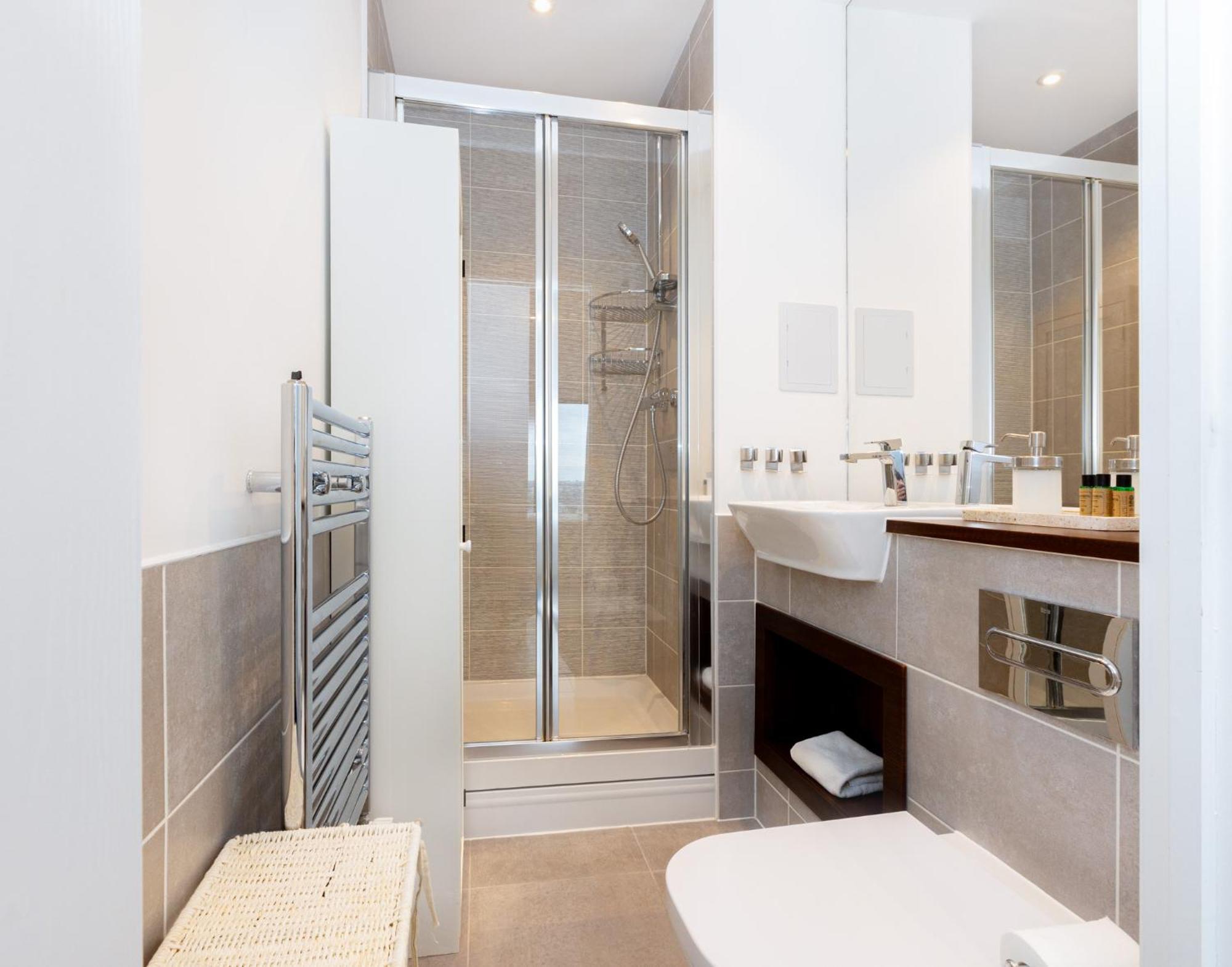 Apartment Modern New 2br Wviews & Balcony In Wandsworth London