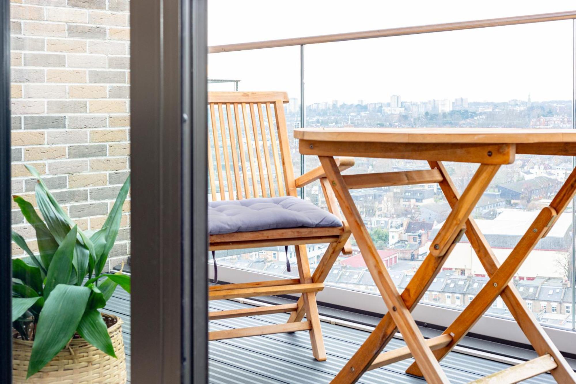 Modern New 2br Wviews & Balcony In Wandsworth Appartement Londen