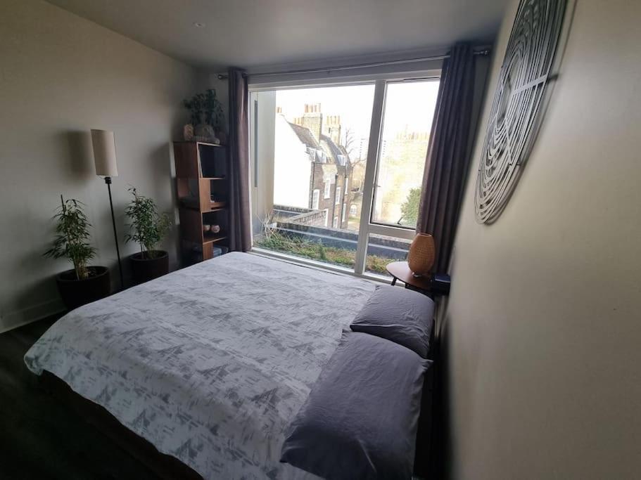 Panoramic Pondview Penthouse Apartment *