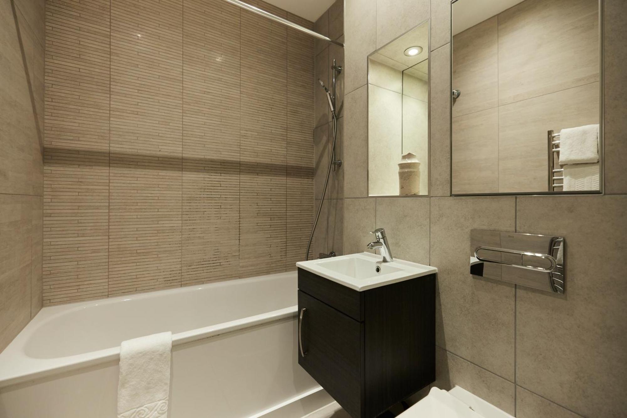 The Harlesden Escape - Spacious 3bdr Flat With Balcony Leilighet *