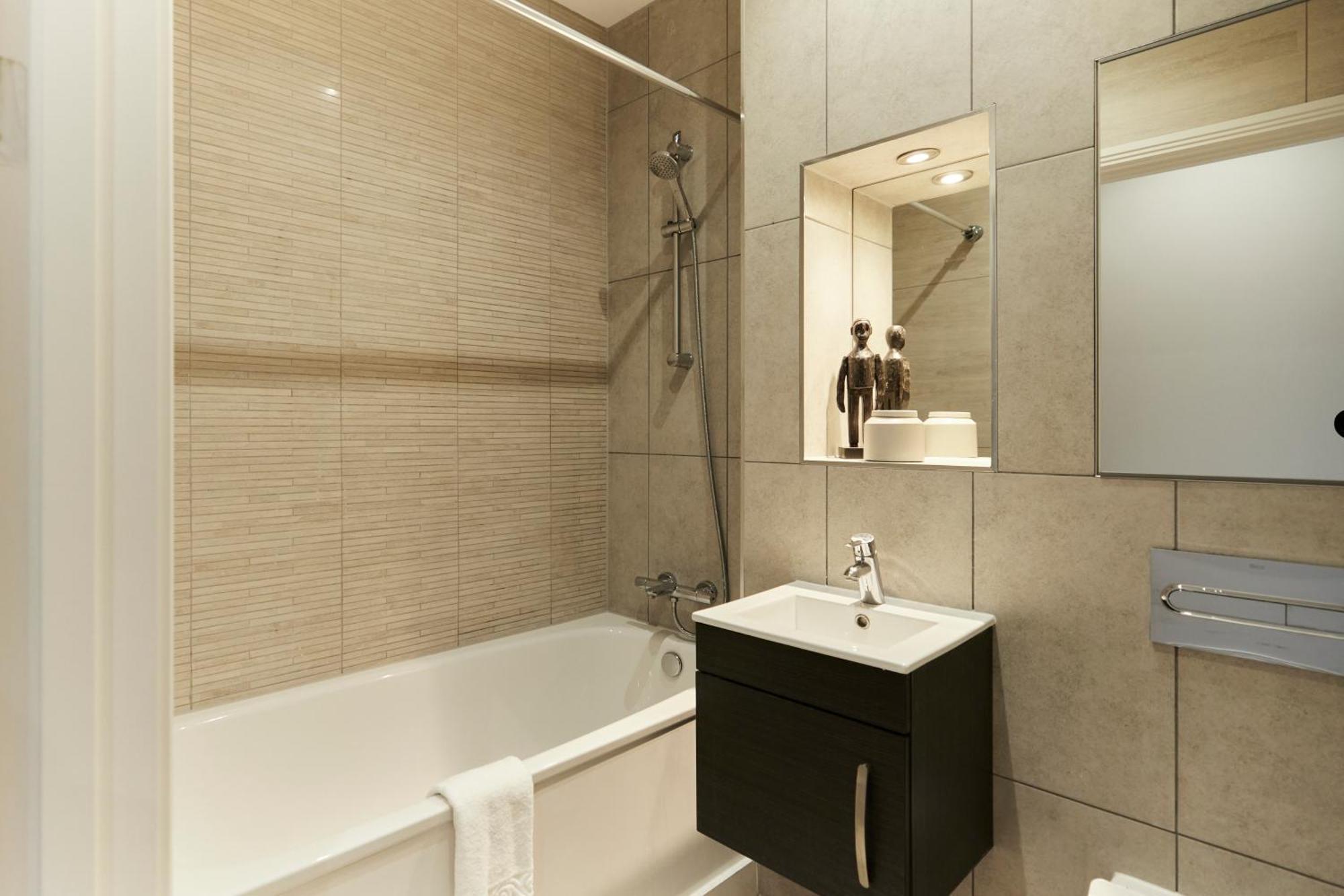 The Harlesden Escape - Spacious 3bdr Flat With Balcony Leilighet London