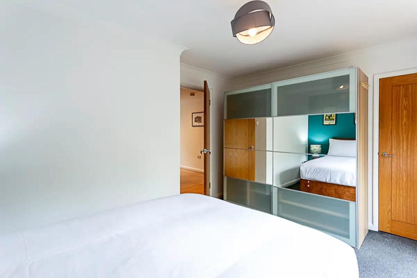Light And Airy Upside Down House In Hackney Feriehus London