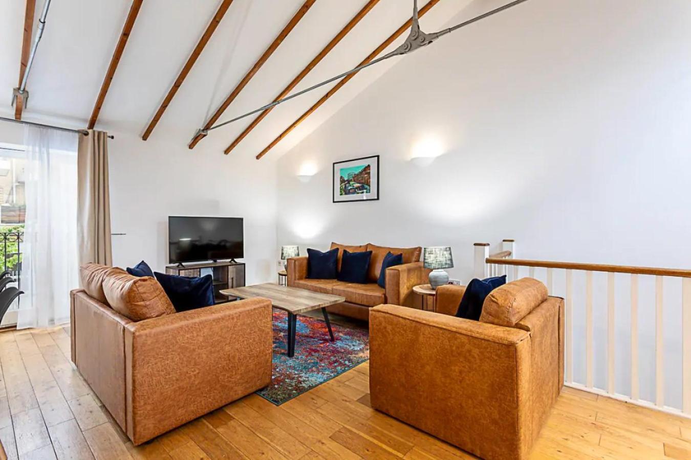 Feriehus Light And Airy Upside Down House In Hackney London