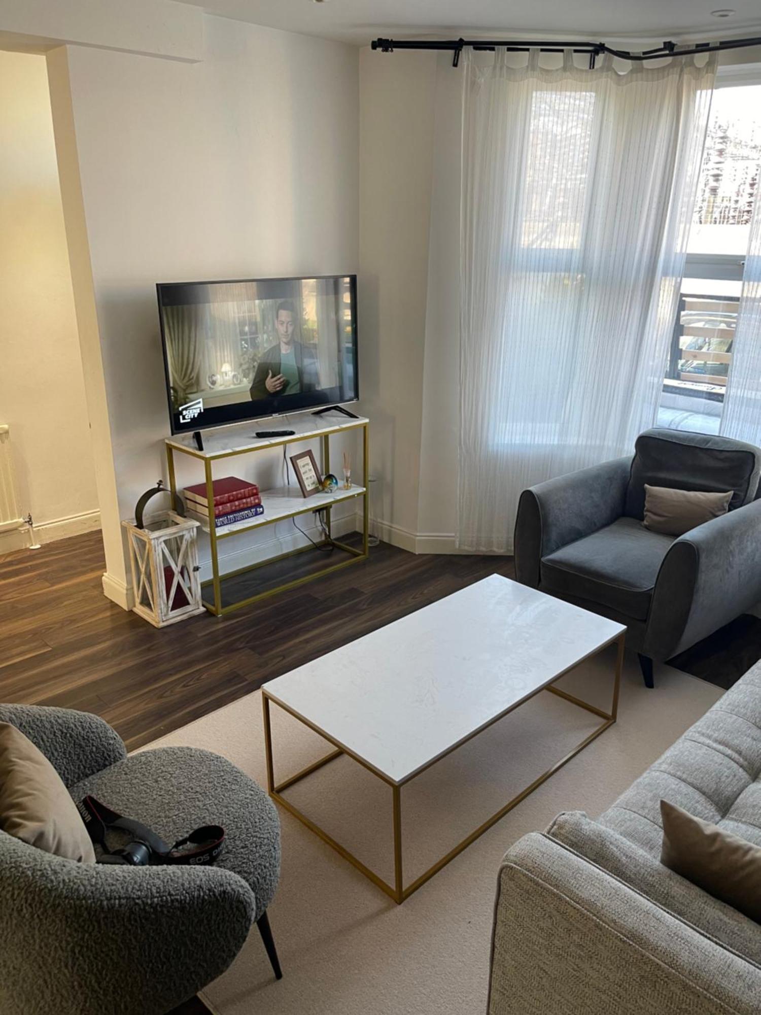 Spacious 2 Bedroom With Garden And Driveway Near Wimbledon * Londen