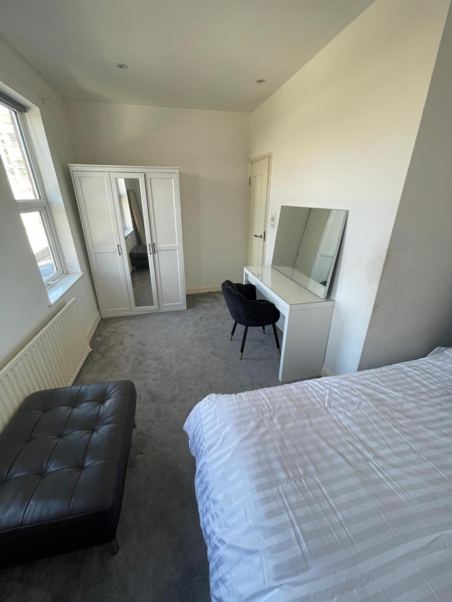 Spacious 2 Bedroom With Garden And Driveway Near Wimbledon * Londen