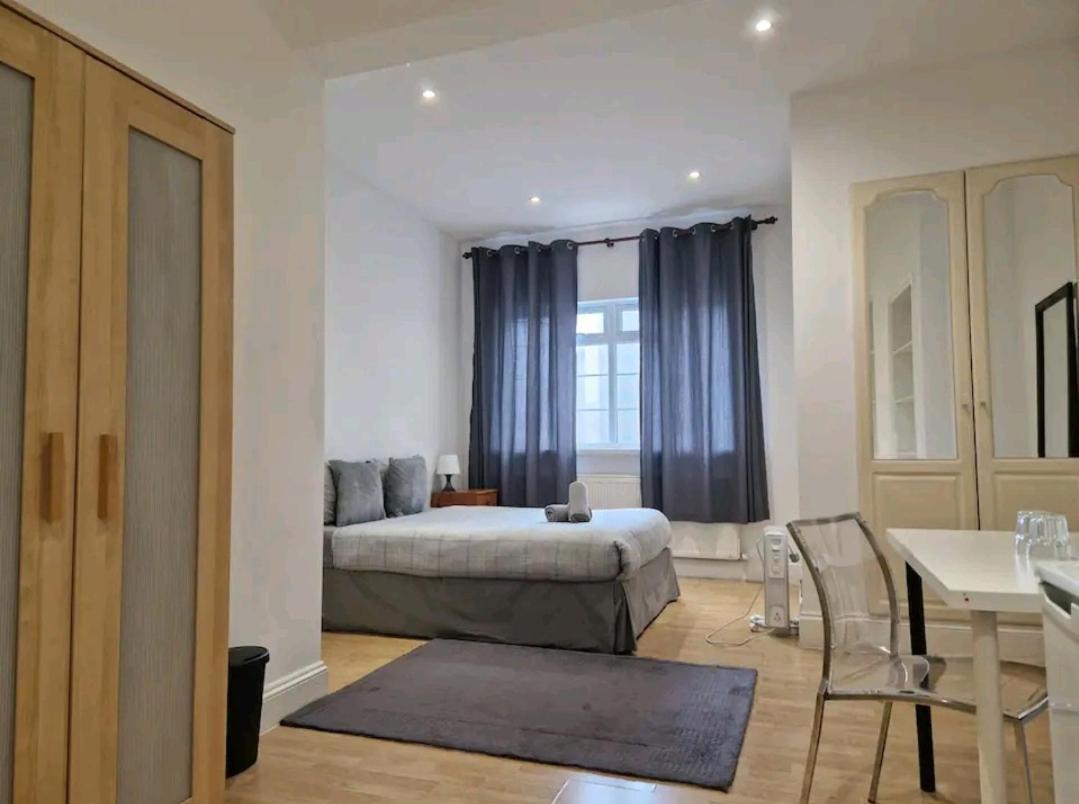 Homestay Affordable In Shared Flat, Bridge *