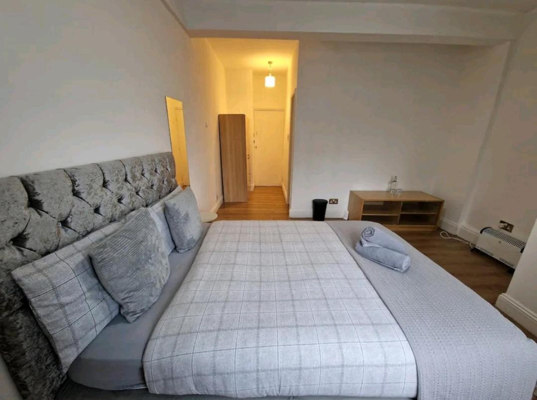 Homestay Affordable In Shared Flat, Bridge *