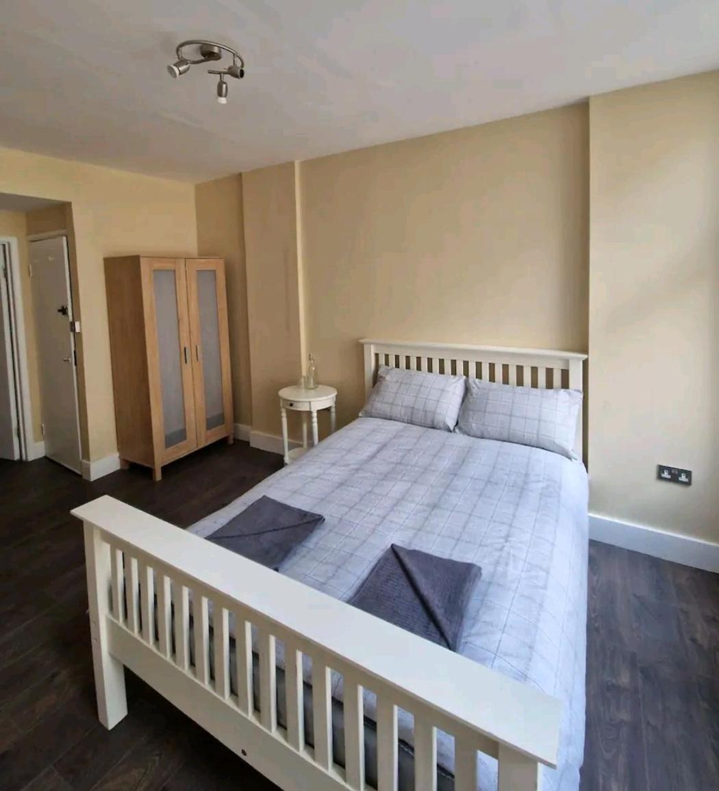 Affordable In Shared Flat, Bridge London