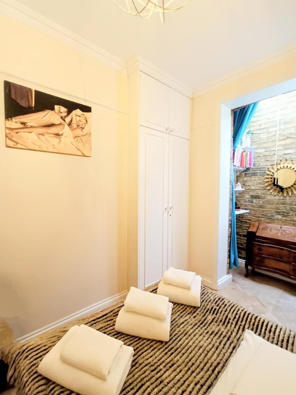 Spacious Refurbished Flat With A Garden Near Tube, Train, Thames And The Center * Londen