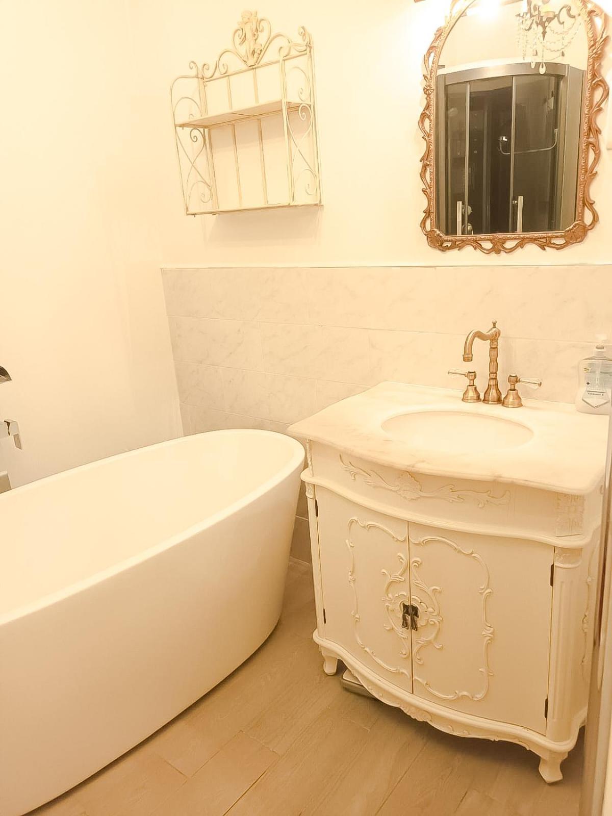Spacious Refurbished Flat With A Garden Near Tube, Train, Thames And The Center Appartement Londen